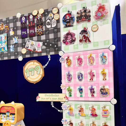 Keychain &amp; Pin Display